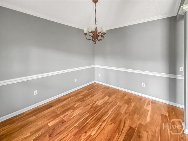 Building Photo - 9 Falkland Ave