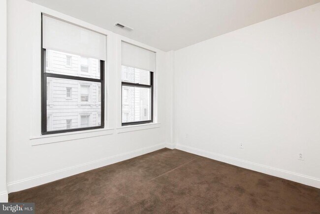 Building Photo - 220 S 16th St