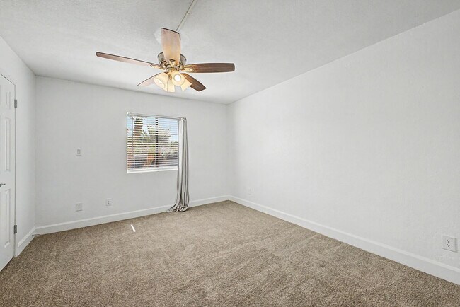 Building Photo - 3825 E Camelback Rd