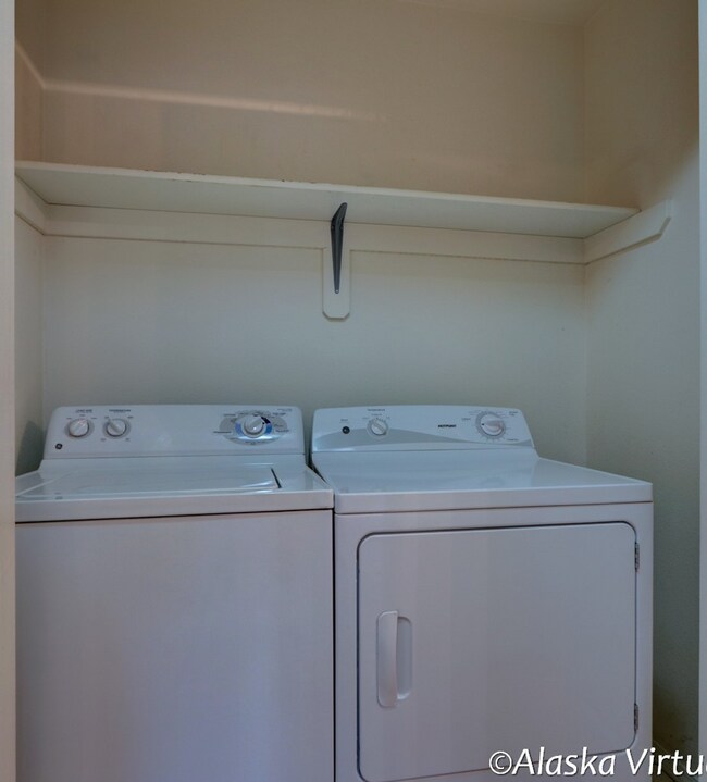 Building Photo - Midtown Spacious 3-Bedroom, 2-Bath Townhome