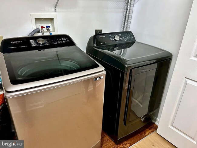 Building Photo - 358 Stonehedge Ln