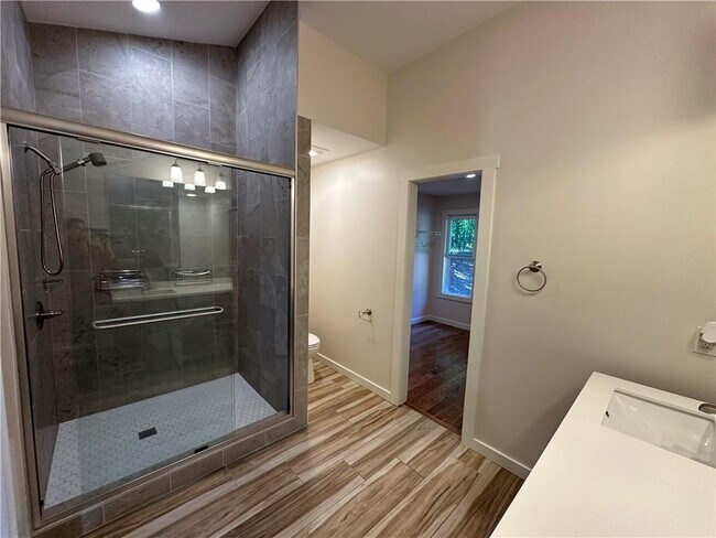 Building Photo - 645 Mt Victoria Pl