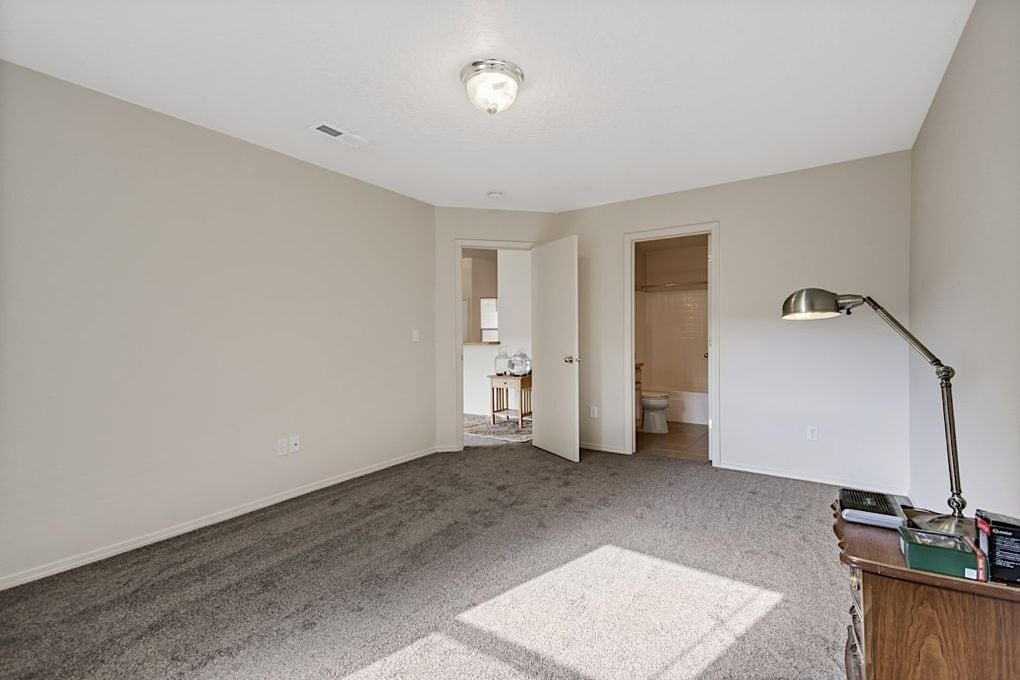 Building Photo - 301 Parkmont Way