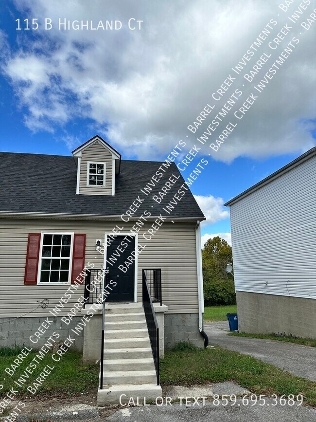 Building Photo - 2-Bed 1-Bath Townhome + Garage