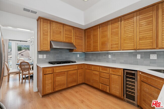 Building Photo - 622 Palisades Dr
