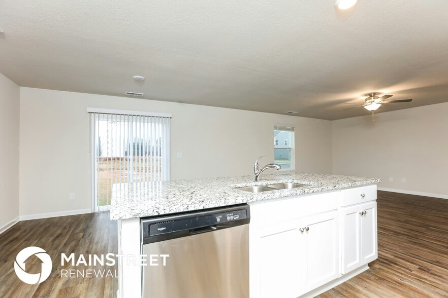 Building Photo - 621 Howling Wind Dr