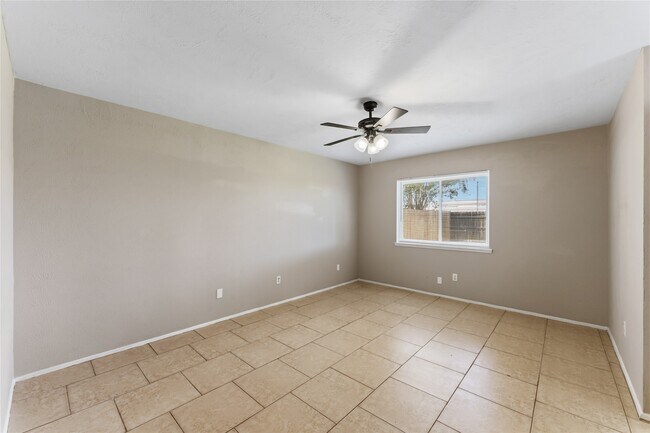 Building Photo - 16958 Jenikay St