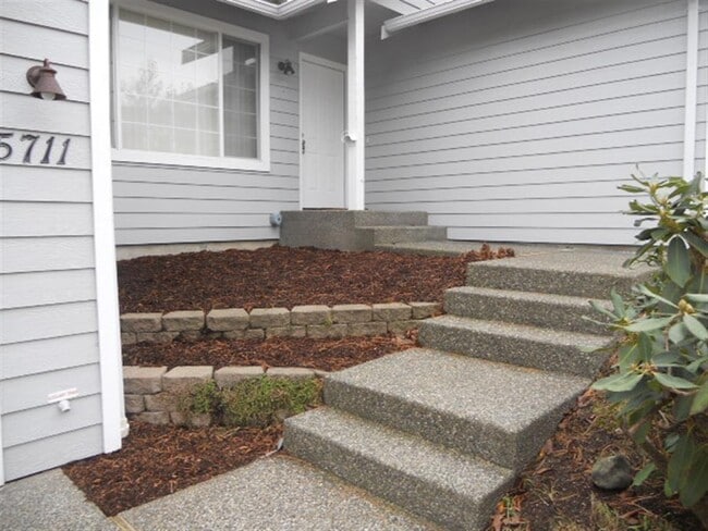 Building Photo - Spacious 3-Bed, 2-Bath Home with Private Yard & Rec Room – Great Location!