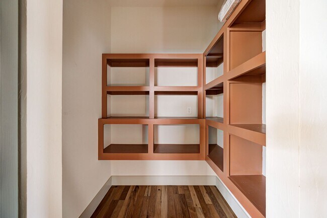 Building Photo - Unique home in OKC