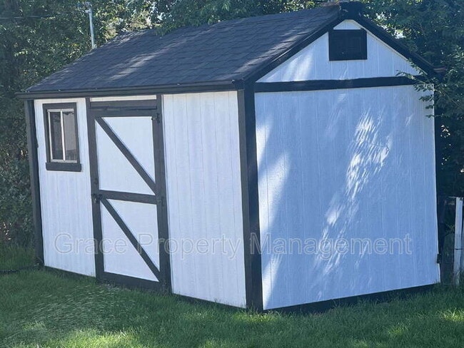 Building Photo - 8910 Hoyt Dr