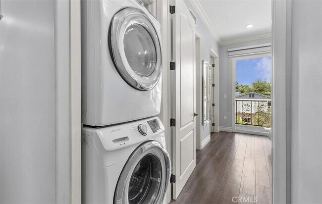 Building Photo - 201 N Reese Pl