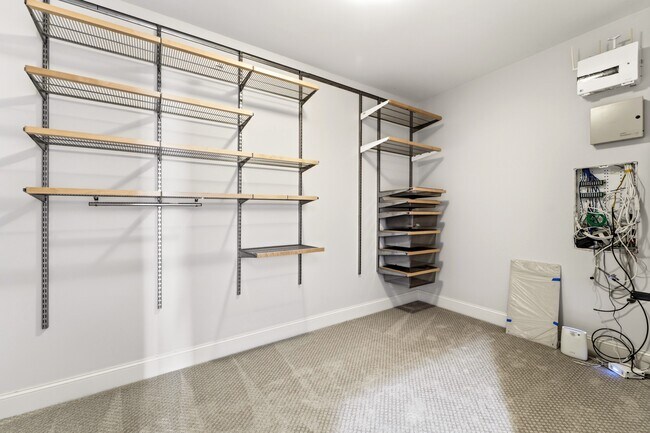 Building Photo - 5637 Overbrook Ln