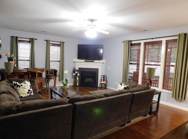 Building Photo - 3028 Landing Falls Ln