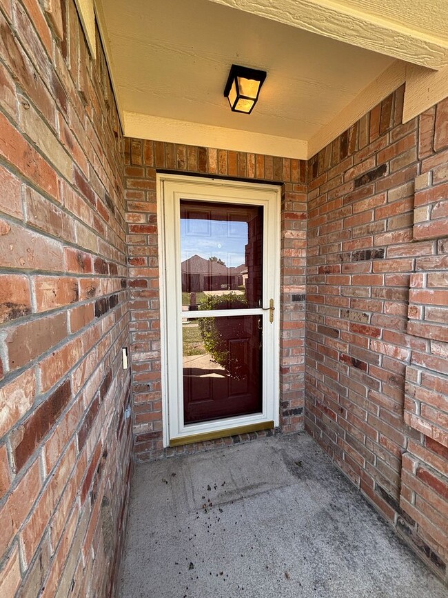 Building Photo - 4 BR/2BA | Updated Single Family Home | 2-Car Garage Parking | Fenced backyard