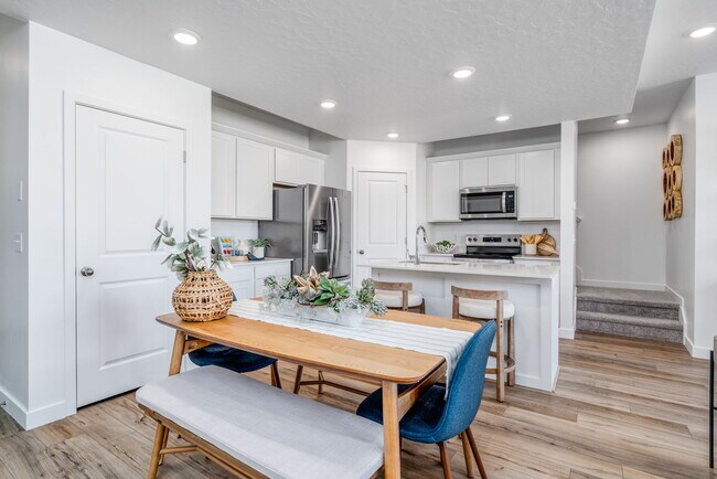 Building Photo - 1566 N Summer Spgs Cv