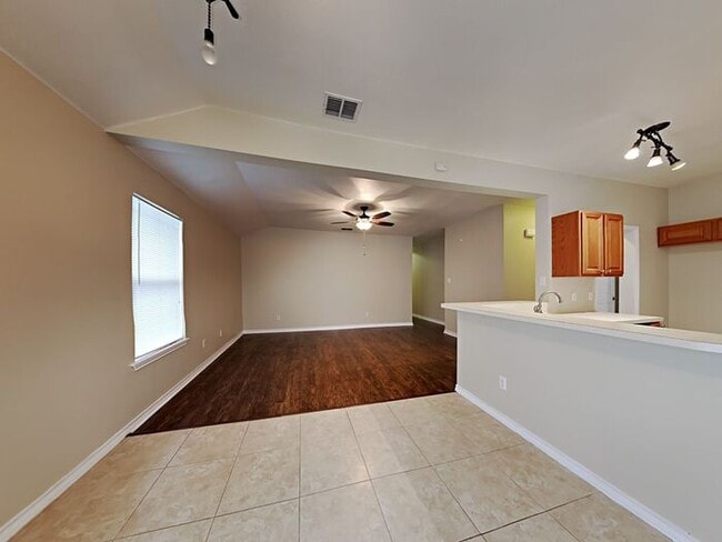 Building Photo - No Application Fees* $500 off 1st Months R...