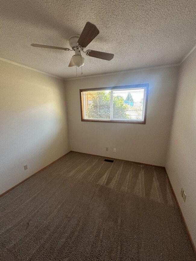Building Photo - 3 Bedroom 1.5 Bath Ranch in Felida!