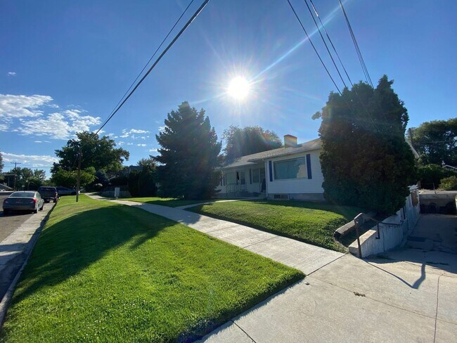 Building Photo - Remodeled Basement Apartment