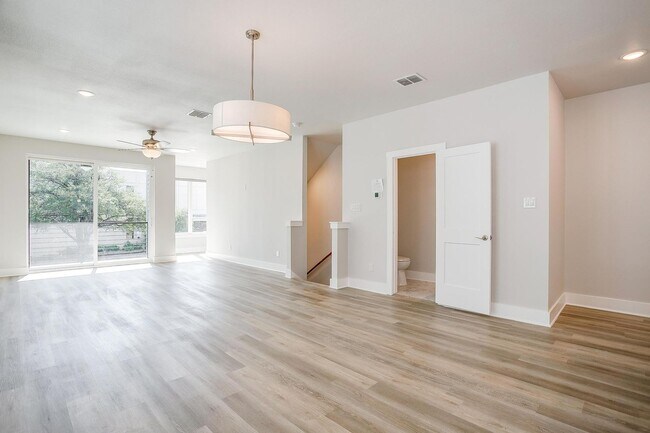 Building Photo - 2944 Forest Park Blvd