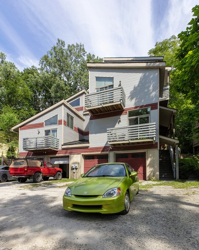 Building Photo - 1556a Jones Dr