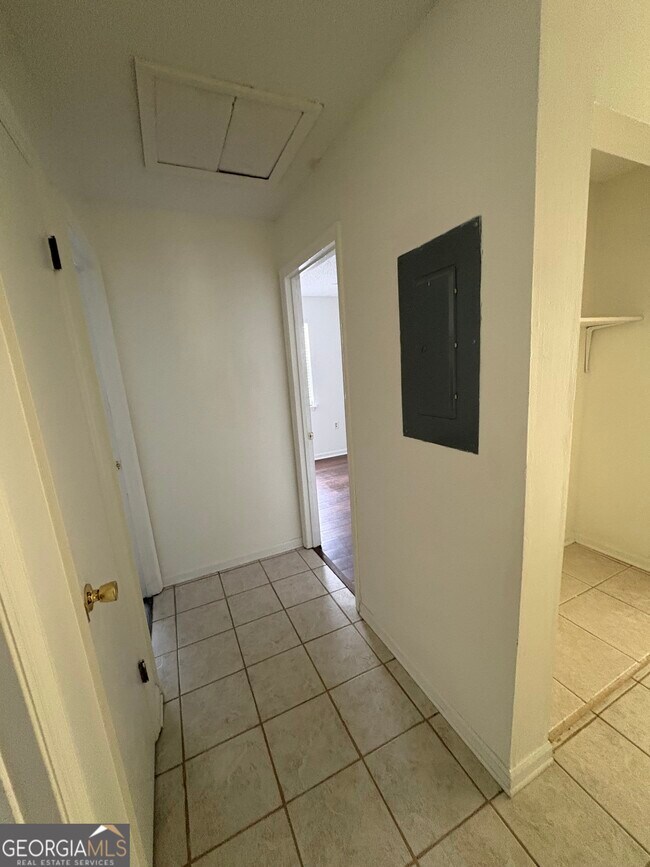Building Photo - 502 Chateau Cir