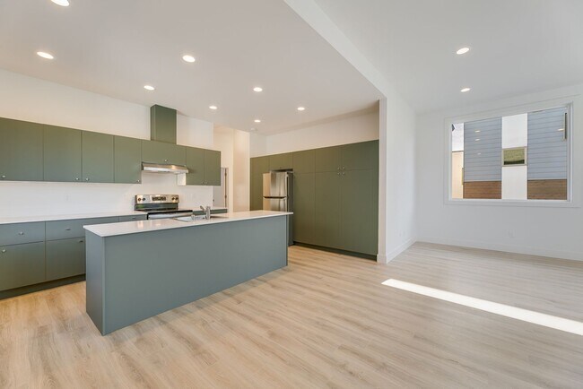 Building Photo - 1414 20th Ave