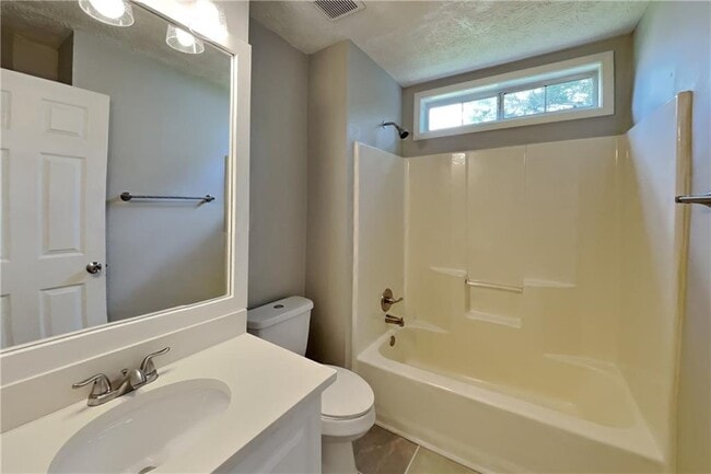 Building Photo - 111 Meadowview Ln