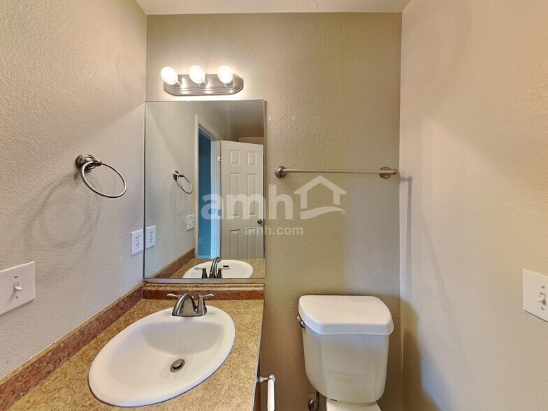 Building Photo - 9826 Kenton Cir