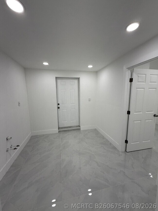 Building Photo - 4400 SW 36th St