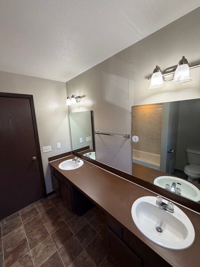 Building Photo - 1163 Bernath