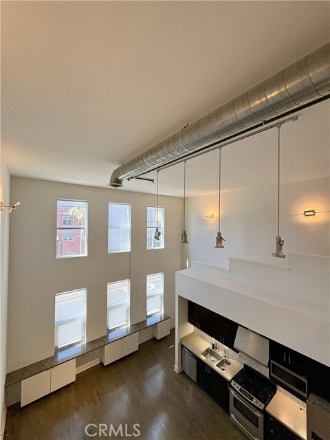Building Photo - 920 E Santa Ana Blvd