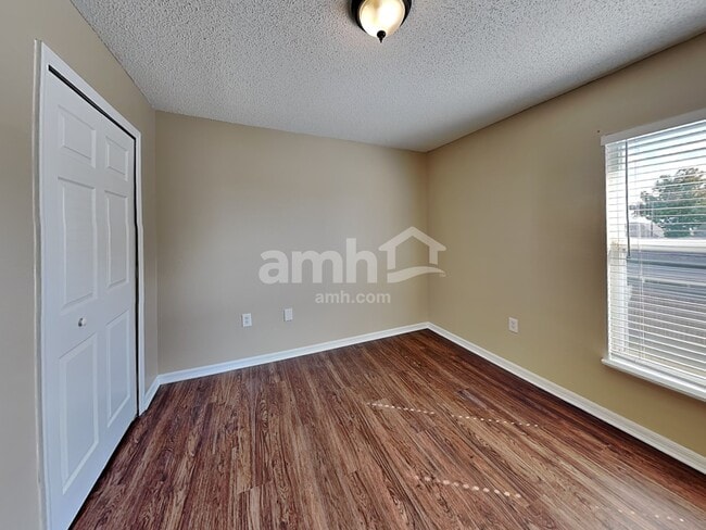 Building Photo - 16000 Wilkinson Dr