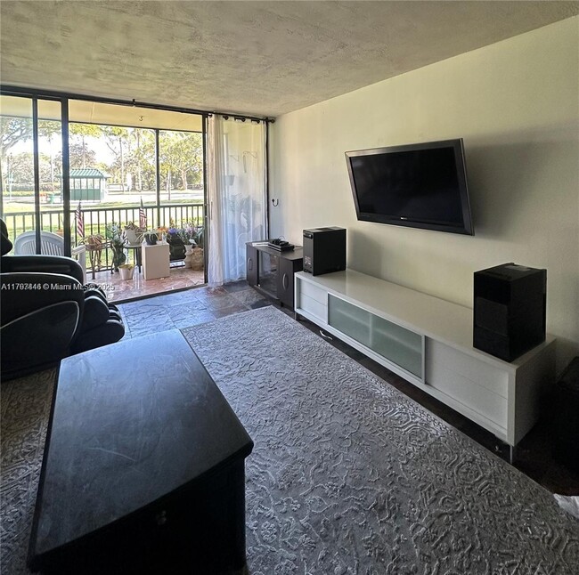 Building Photo - 3301 N Country Club Dr