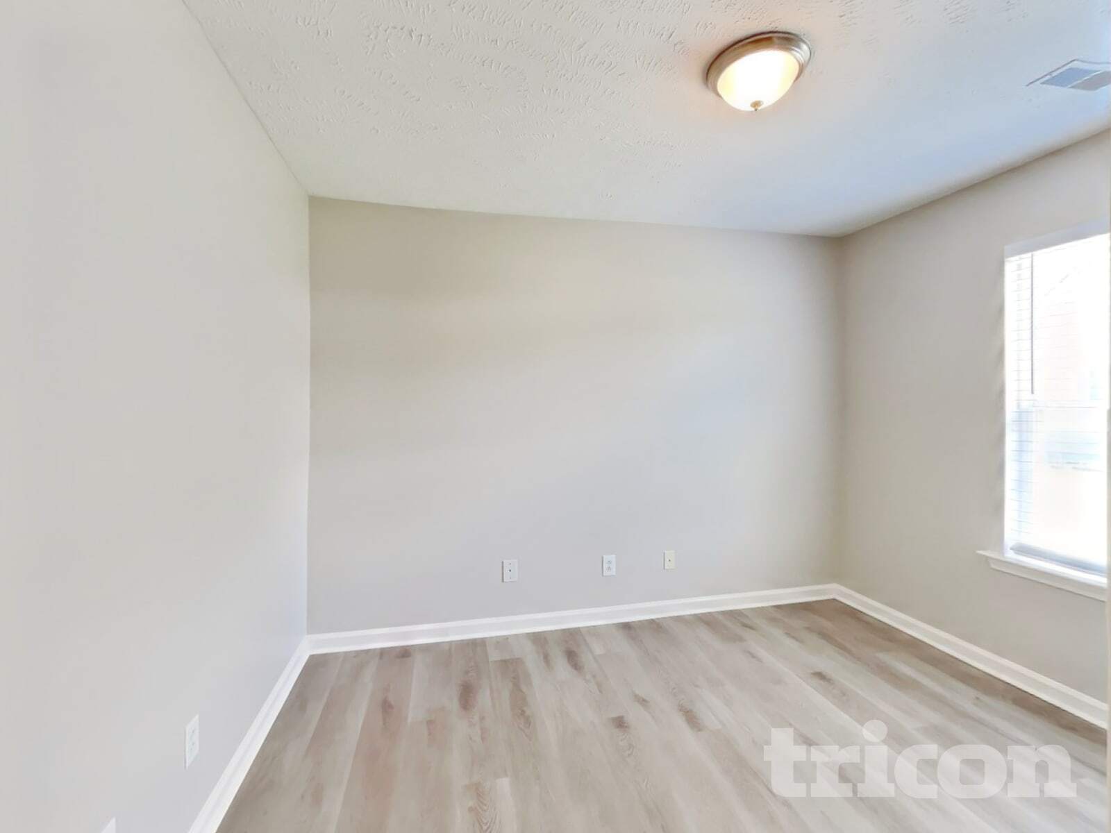 Building Photo - 2121 Montgomery Ln