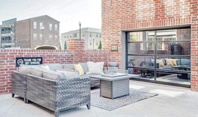 Building Photo - 111 E 4th St