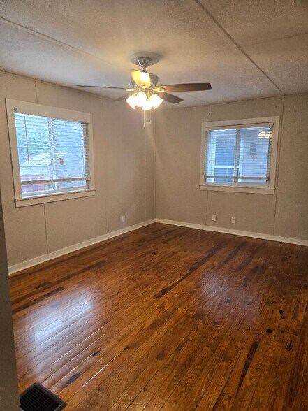 Building Photo - 955 Aragon Ave