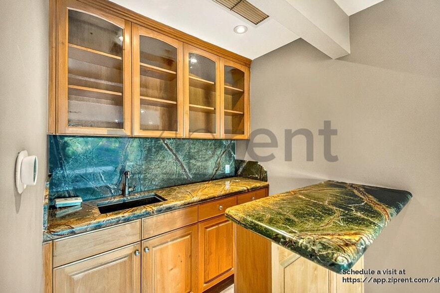 Building Photo - 5187 Llano Dr