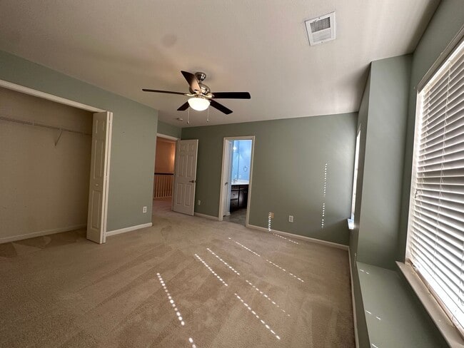 Building Photo - Townhome in a great location!