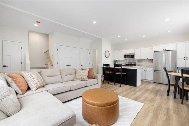 Building Photo - 50 S County Trl