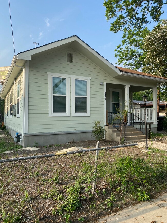 Building Photo - 439 Dunning Ave