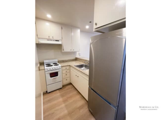 Building Photo - LAST MONTH FREEUPDATED STUDIO WITH NEW KIT...