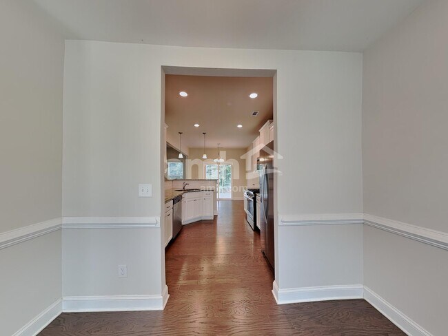 Building Photo - 409 Forest Glen Dr