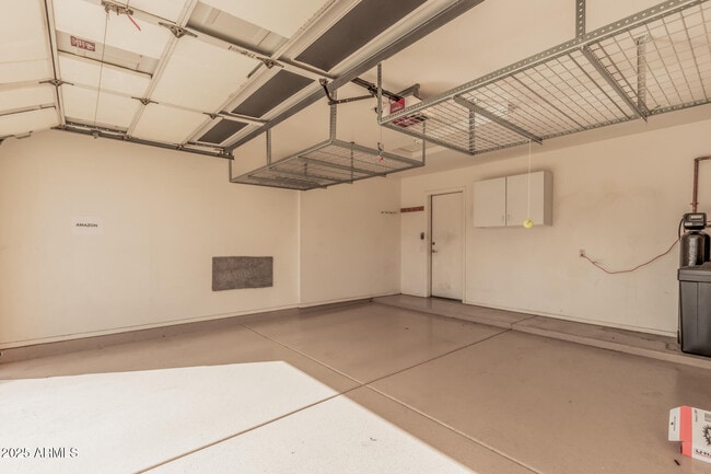 Building Photo - 3022 E Captain Dreyfus Ave