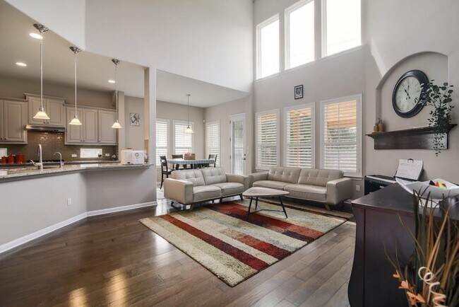Building Photo - 121 Alondra Way