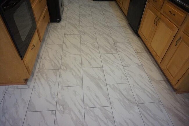 Building Photo - 1403 Stephens Dr NE