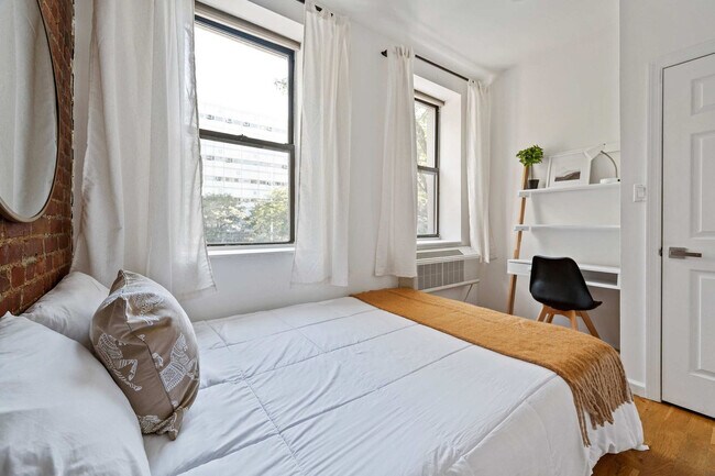 Building Photo - 416 W 49th St