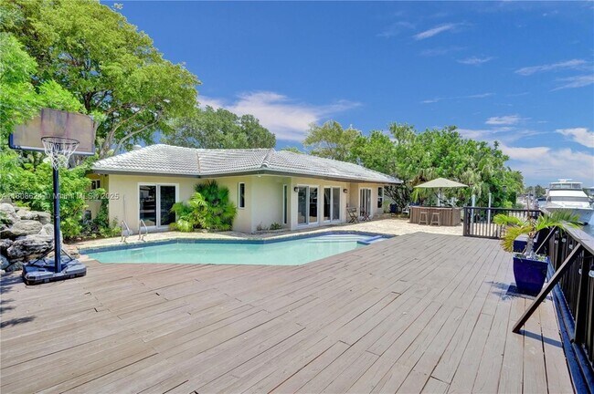 Building Photo - 3100 NE 56th Ct