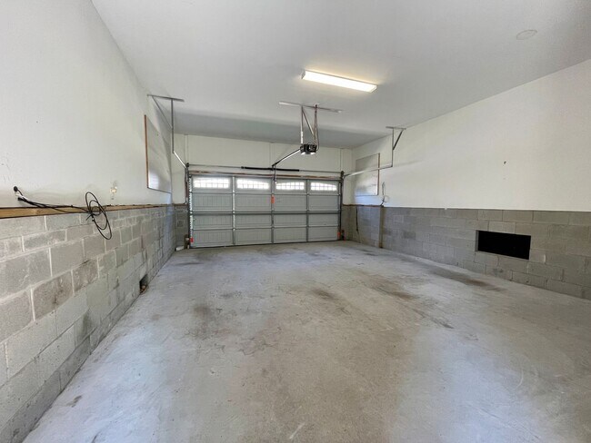 Building Photo - 9532 15th Bay St