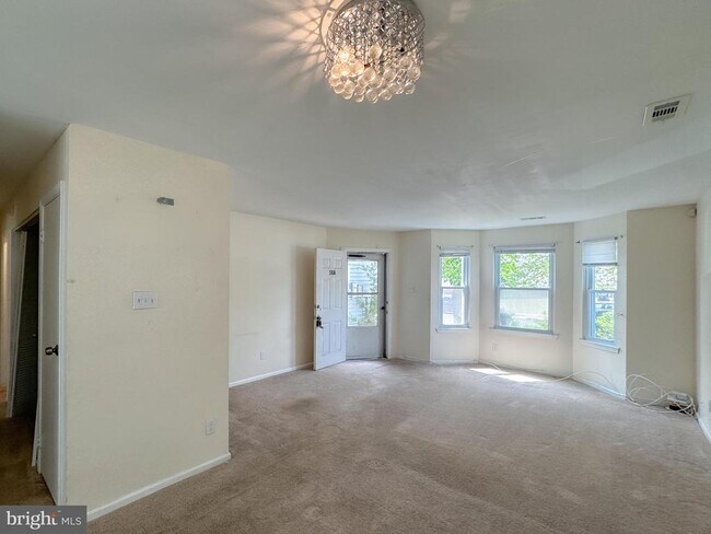 Building Photo - 38 Hopewell Ln