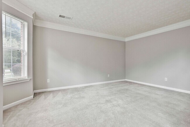 Building Photo - 4BR Home with Lake View in Swim Tennis Community